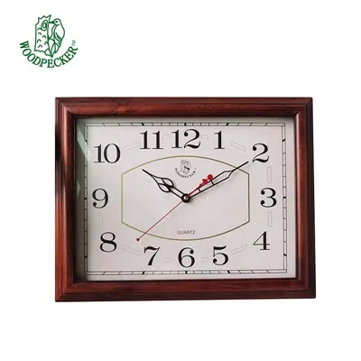 Fyrkantig väggklocka